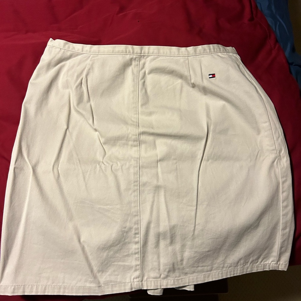 Tommy Hilfiger side, zip skirt.